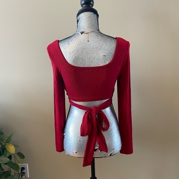 ⭐️2 FOR $20⭐️ HALARA Square Neck Plicated Crossover Hem Long Sleeve Top in red - Picture 3 of 6